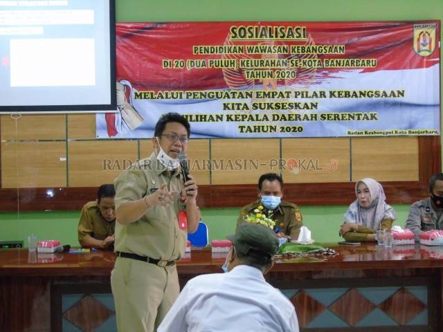 KESBANGPOL: Suasana Sosialisasi Pendidikan Wawasan Kebangsaan di 20 Kelurahan se-Kota Banjarbaru, yang digelar oleh Badan Kesatuan Bangsa dan Politik (Kesbangpol) Kota Banjarbaru. | FOTO: MUHAMMAD RIFANI/RADAR BANJARMASIN