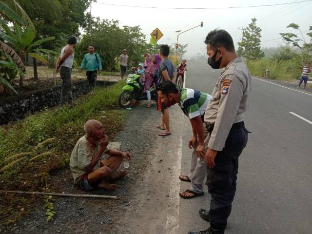 BELUM TERUNGKAP: Kakek Basri yang diduga menjadi korban penganiayaan sejumlah orang saat dijemput pihak Polsek Banjarbaru Barat beberapa hari lalu. | Foto: Polsek Banjarbaru Barat for Radar Banjarmasin
