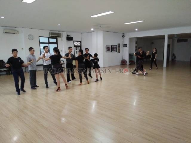 RAJIN LATIHAN: Atlet dance sport Kalsel diarahkan IODI Kalsel untuk mengikuti kejuaraan dance sport internasional virtual yang dilaksanakan jelang akhir tahun ini.