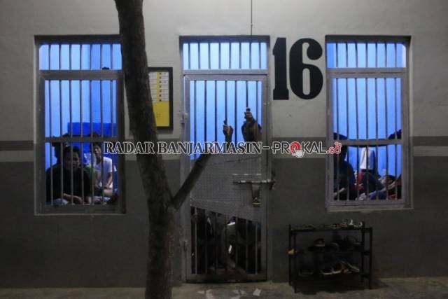 SUARA DARI PENJARA: Di tiap rumah tahanan (rutan) maupun lembaga pemasyarakatan (lapas), ada ratusan hingga ribuan penghuni narapidana. Ratusan diantaranya tak bisa menentukan pilihan . | Foto: Muhammad Rifani/Radar Banjarmasin