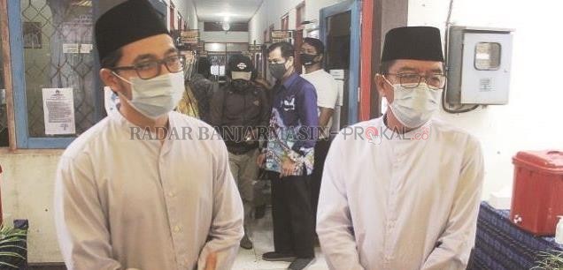 KADO TERINDAH: Pasangan Aulia Oktafi andi dan Mansyah Sabri dari Batang Alai memenangi Pilkada HST 2020. | FOTO: JAMALUDDIN/RADAR BANJARMASIN