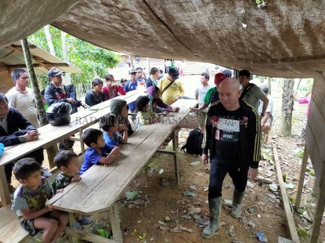 SUSAH SINYAL: Banyaknya sekolah di pedalaman yang susah sinyal menjadi salah satu pertimbangan pembelajaran tatap muka. | FOTO: WAHYUDI/RADAR BANJARMASIN