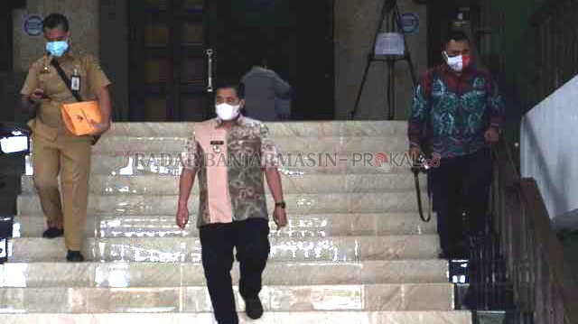 WALI KOTA: Ibnu Sina meminta warga bersabar. Karena sejatinya pandemi corona belum berlalu. | FOTO: WAHYU RAMADHAN/RADAR BANJARMASIN