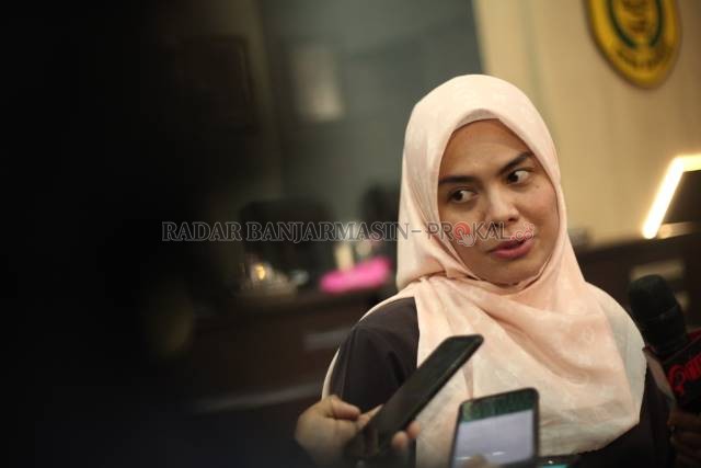 JALUR HUKUM: Ananda menempuh jalur hukum ke Mahkamah Konstitusi. Menggandeng pengacara beken seperti Bambang Widjojanto.