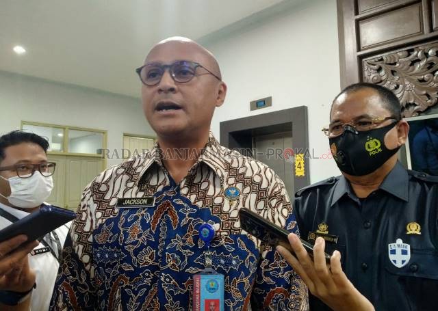 Kepala BNNP Kalsel Brigjen Pol Jackson Lapalonga seusai menemui Ketua DPRD Kalsel Supian HK, kemarin (8/1).