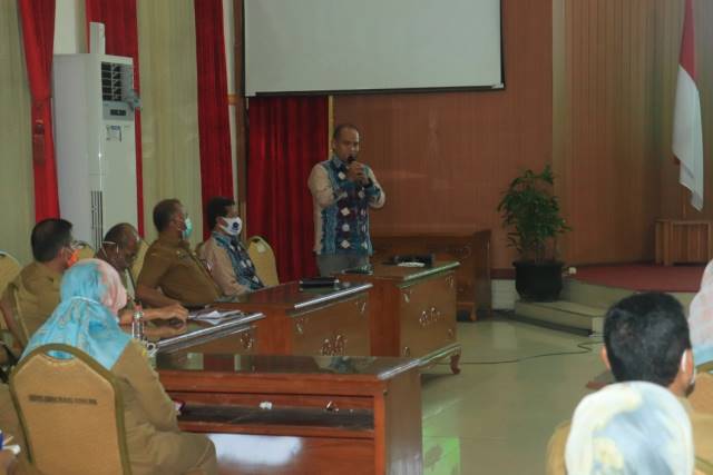 RAKOR: Wakil Wali Kota Banjarbaru H Darmawan Jaya Setiawan, didampingi Sekretaris Daerah Kota Banjarbaru Drs H Said Abdullah saat memimpin Rapat Koordinasi SKPD Lingkup Pemerintah Kota Banjarbaru, Senin (11/1) tadi. | FOTO: HUMAS DAN PROTOKOL PEMKO BANJAR