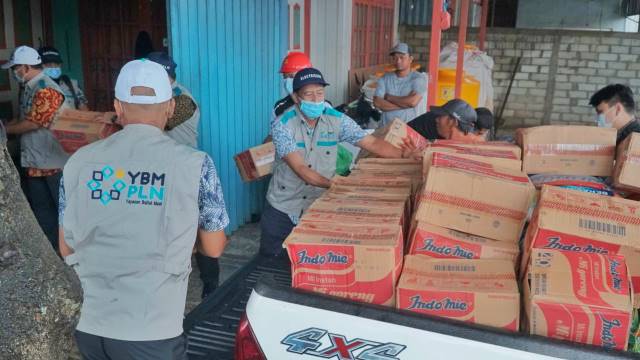 Sebagai bentuk kepedulian terhadap bencana banjir yang menimpa sebagian besar daerah di Provinsi Kalimantan Selatan, PT PLN (Persero) Wilayah Kalimantan Selatan dan Kalimantan Tengah (PLN Kalselteng) melalui Yayasan Baitul Mal (YBM PLN) menyerahkan bantua