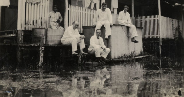 Kondisi banjir di Martapura pada masa kolonial. | Foto: Istimewa