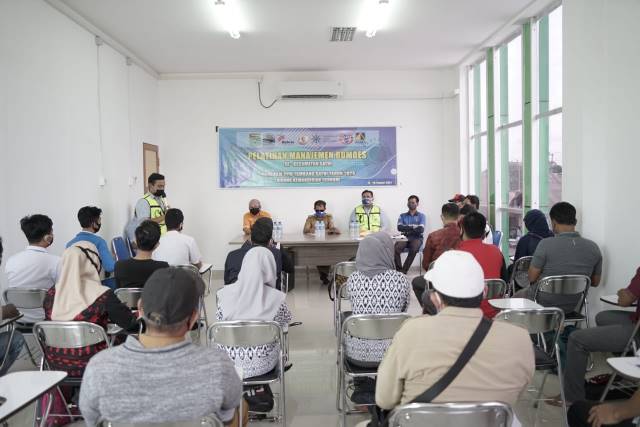 PELATIHAN: Arutmin dan mitra kerja bekerjasama dengan PMD Kabupaten Tanah Bumbu mengadakan pelatihan Manajemen BUMDes. | FOTO: ARUTMIN FOR RADAR BANJARMASIN.