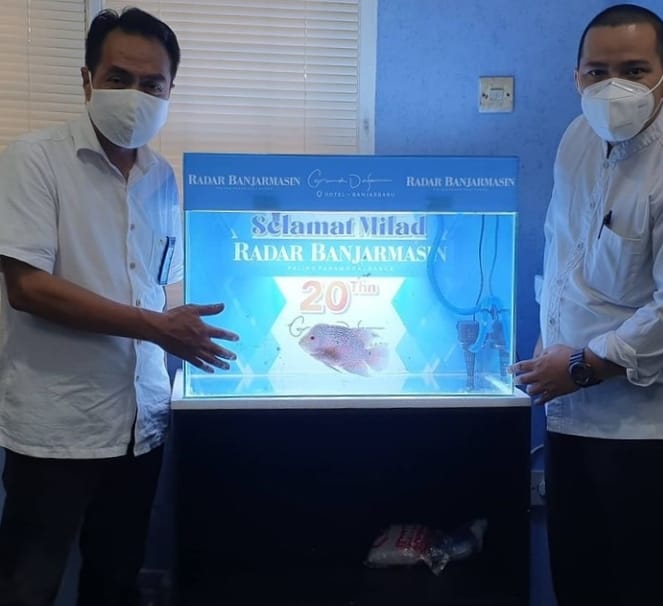 KEJUTAN: Manajemen Grand Dafam Q Hotel Banjarbaru memberikan kejutan luar biasa kepada Radar Banjarmasin, Rabu (27/1) kemarin.