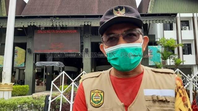 PAK CAMAT: Camat Banjarmasin Timur, Ahmad Muzaiyin menegaskan kebutuhan dapur umum untuk pengungsi. | FOTO: WAHYU RAMADHAN/RADAR BANJARMASIN