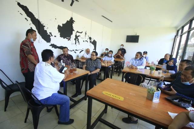 RANGKUL PARPOL: Wali Kota dan Wakil Wali Kota Banjarbaru terpilih, Aditya-Wartono mengundang pengurus parpol di Banjarbaru menjelang waktu pelantikan mereka. | Foto: Muhammad Rifani/Radar Banjarmasin