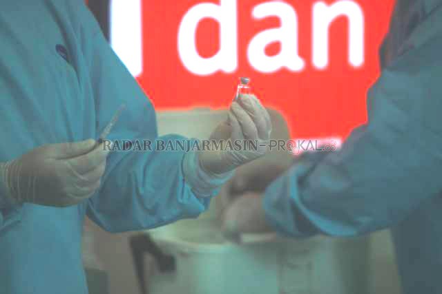 DOSIS PERTAMA: Inilah vaksin merek Sinovac yang disuntikkan ke tubuh Wali Kota Banjarmasin dan Gubernur Kalsel. | FOTO: WAHYU RAMADHAN/RADAR BANJARMASIN