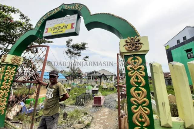 BERSEJARAH: Kompleks makam tua di Sungai Jingah, Banjarmasin Utara. Di sini, dimakamkan para tokoh pemimpin komunitas orang Arab di Tanah Banjar.  | Foto: Wahyu Ramadhan/Radar Banjarmasin