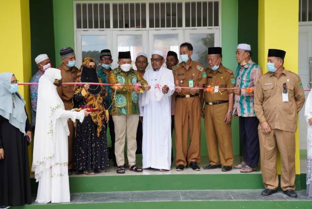 Bupati Sudian Noor meresmikan gedung belajar Nurul Hidayah