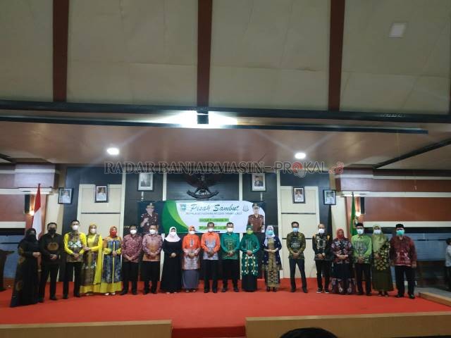 PISAH SAMBUT: Pimpinan Kejaksaan Negeri Tanah Laut berganti dan serah terima dilakukan di Balairung, Kamis (18/2). [Foto: Norsalim Yahya/Radar Banjarmasin]