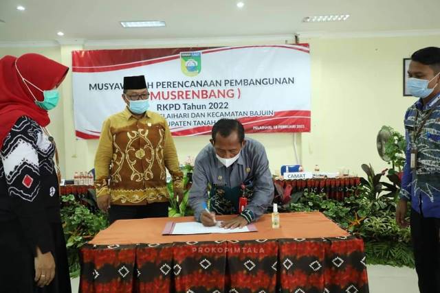 MUSRENBANG: Bupati Tanah Laut (Tala) HM. Sukamta pada Musrenbang tingkat kecamatan dapil 1 Kecamatan Pelaihari dan Kecamatan Bajuin, bertempat di Aula Kecamatan Pelaihari, Kamis (18/2/2021)