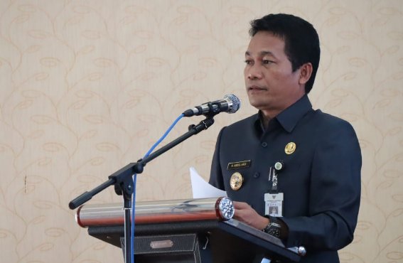 PERDANA: Bupati Balangan, Abdul Hadi, saat menyampaikan pidato pertamanya di rapat paripurna yang digelar DPRD Kabupaten Balangan. | FOTO: HUMAS FOR RADAR BANJARMASIN