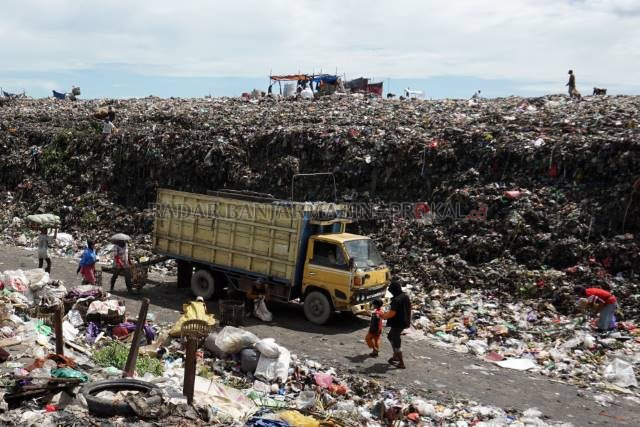 TPA BASIRIH: Tempat pembuangan akhir milik Pemko Banjarmasin di Jalan Gubernur Subarjo, Banjarmasin Selatan. | FOTO: WAHYU RAMADHAN/RADAR BANJARMASIN