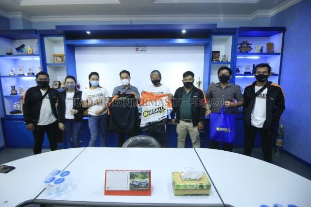 AKRAB: Jajaran manajemen Oneball Pool & Cafe Banjarmasin melakukan kunjungan ke Radar Banjarmasin kemarin siang. | Foto: Muhammad Rifani/Radar Banjarmasin
