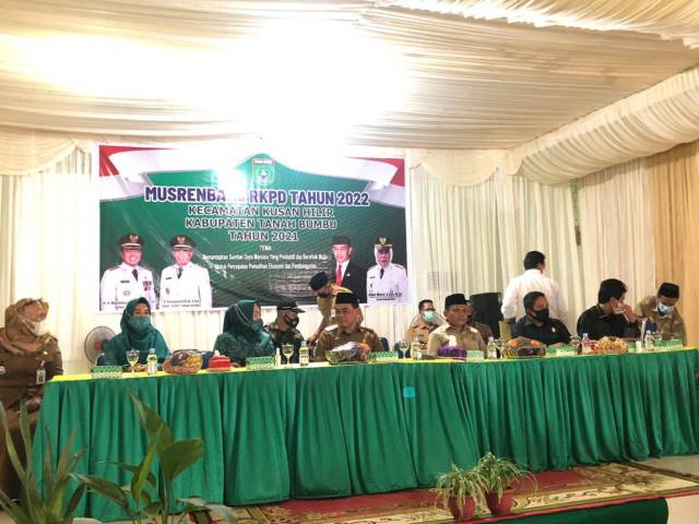 KOMITMEN: Bupati Tanbu HM Zairullah Azhar menyampaikan pengaerahan pada Musrenbang di Kecamatan Kusan Hilir.