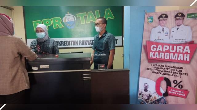 KESEHARIAN: Kesibukan yang terlihat di PT Bank Perkreditan Rakyat (BPR) Tanah Laut.