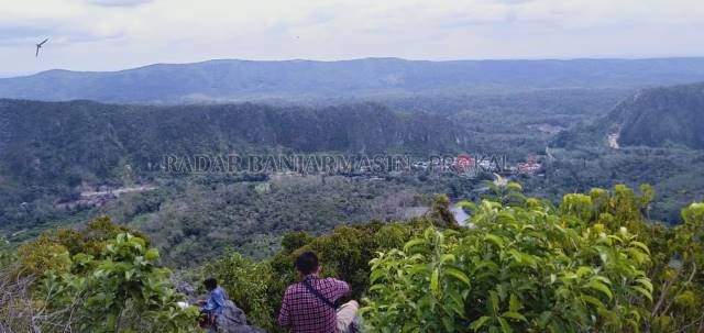 RAWAN: Wilayah Meratus rawan dijarah oleh pembalak liar. Warga meminta aparat hukum mengusut tuntas oknum aparat yang ikut terlibat dalam praktik illegal logging. | FOTO: JAMALUDIN/RADAR BANJARMASIN