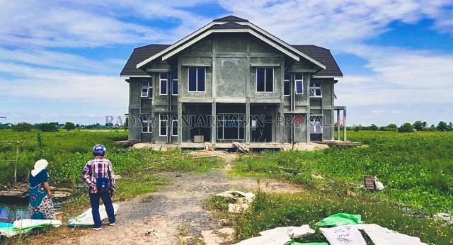 PROYEK: Bangunan Samsat Amuntai yang mangkrak dan dibidik Kejaksaan HSU. | Foto:  Muhammad Akbar/Radar Banjarmasin