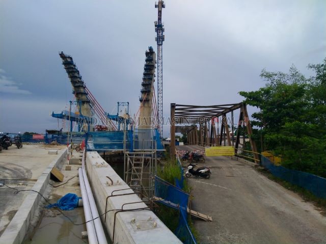 KUNCI KEMACETAN: Jembatan Alalak 1 akan dibuka Balai Jalan Pelaksana Jalan Nasional XI Banjarmasin. Pembukaan jalan akan mengurai kemacetan di jalur masuk ke Banjarmasin dari Batola. | FOTO: M OSCAR FRABY/RADAR BANJARMASIN