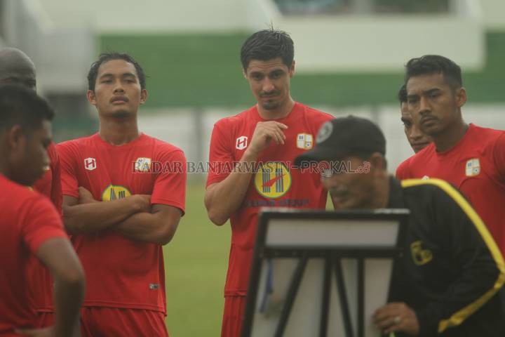 MELENGKAPI: Barito Putera membutuhkan tambahan pemain asing untuk skuatnya musim ini.