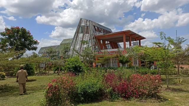 AYO BUKA: Suasana Kebun Raya Banua (KRB) beberapa waktu lalu. Setelah satu tahun lebih ditutup untuk masyarakat umum karena pandemi Covid-19, tempat ini bakal dibuka lagi. | FOTO: SUTRISNO/RADAR BANJARMASIN