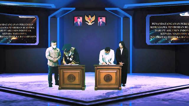 KERJA SAMA: PT Arutmin Indonesia menandatangani naskah kerja sama dengan Universitas Terbuka (UT) Banjarmasin, Rabu (7/4) tadi.