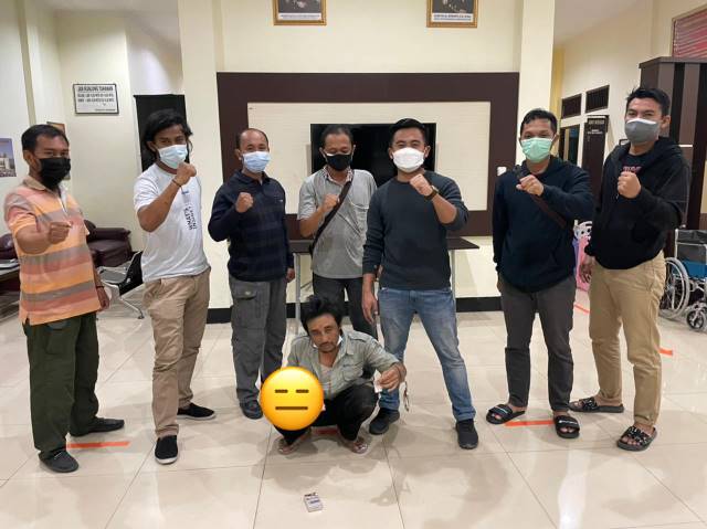 APES: Iwan diciduk saat berada diarea parkir kontainer.