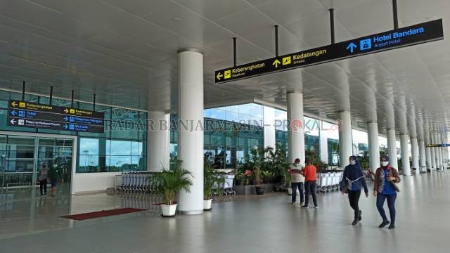 Otoritas Bandara Internasional Syamsudin Noor sedang harap-harap cemas menunggu aturan larangan mudik Lebaran yang ditetapkan pada 6 hingga 17 Mei 2021 nanti. Apabila penerbangan kembali diperketat, maka jumlah penumpang yang mereka layani diprediksi anjl