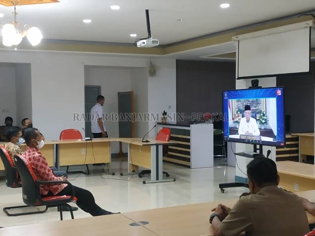 HARI OTDA: Bupati Tanah Laut H M Sukamta bersama Forum Komunikasi Pimpinan Daerah (Forkopimda) Tanah Laut  mengikuti Dalam Peringatan Hari Otonomi Daerah XXV Tahun 2021. | Foto: Norsalim Yahya/Radar Banjarmasin