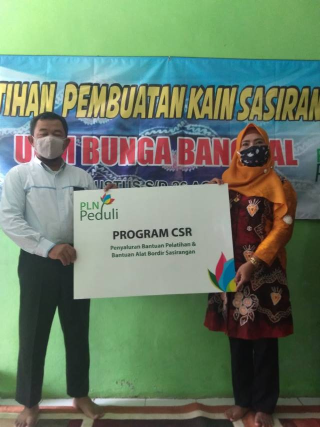 PEMBINAAN: PLN melayangkan program bantuan dan pembinaan kepada Usaha Mikro, Kecil dan Menengah (UMKM) Bunga Bangkal Sasirangan.