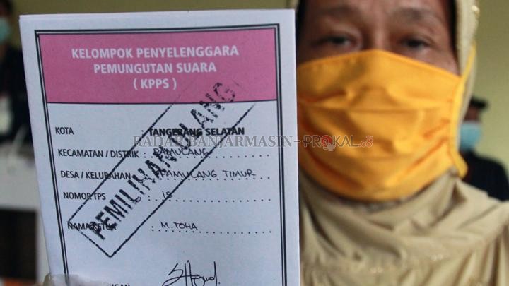 SPESIFIK: Logo pemilihan dari tinta basah yang ditempelkan di surat suara PSU. | FOTO: DOK