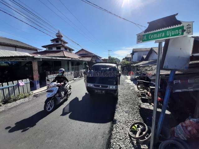 SUDAH MULUS: Jalan Cemara Ujung yang bersambungan dengan Jalan Tembus Perumnas sudah rampung diperbaiki pemko. | FOTO: WAHYU RAMADHAN/RADAR BANJARMASIN