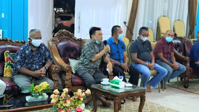 /RAKOR: Wali Kota Banjarbaru H M Aditya Mufti Ariffin didampingi Wakil Wali Kota Banjarbaru Wartono, SE saat menggelar Rapat Koordinasi Camat dan Lurah se-Kota Banjarbaru bulan Mei Tahun 2021, Sabtu (22/5) tadi. | FOTO: HUMAS DAN PROTOKOL PEMKOT BANJARBAR