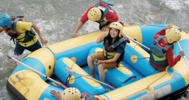 Air Sungai Batang Alai yang deras dimanfaatkan warga di Desa Nateh untuk membuat wisata baru yakni arung jeram