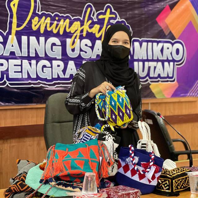 PRODUK BARU: Ketua Tim Penggerak PKK Banjarbaru Vivi Mar