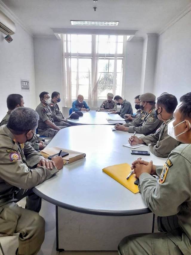 KOORDINASI: Wakil Bupati Tanbu Muh Rusli belajar manajemen Satpol PP ke Pemprov Kalsel. Dia ingin Pol PP di Tanah Bumbu ke depan dapat lebih maksimal menciptakan keamanan di daerah.