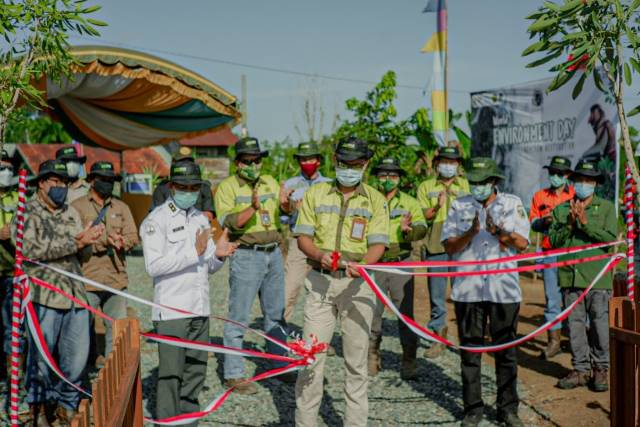 DERMAGA: PT Arutmin Indonesia Tambang Asam-asam bersama pihak terkait melakukan peresmian Dermaga Bekantan Ecopark di Desa Asam-asam. | FOTO: ARUTMIN FOR RADAR BANJARMASIN