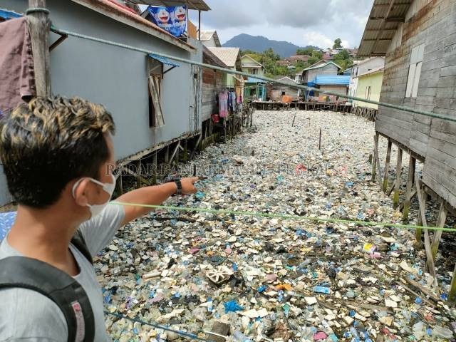 SAMPAH LAUT: Desa Rampa berada di Kecamatan Pulau Laut Utara. Permukiman di sana berdiri di pesisir laut.