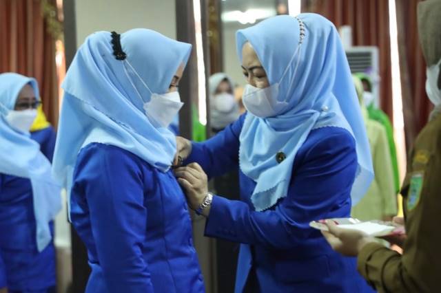 KOMITMEN: Ketua TP PKK Tanbu Wahyu Windarti Zairullah Azhar dalam Rakor Pokjanal Posyandu, Rabu (16/6).