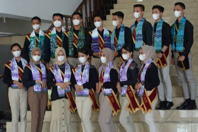 NOMINATOR: Finalis pemilihan Naga Banjar 2021 di lobi Balai Kota. | FOTO: WAHYU RAMADHAN/ RADAR BANJARMASIN