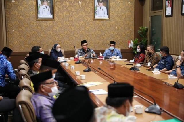 TEROBOSAN: Bupati Tanbu Zairullah Azhar menerima kunjungan dari empat kementerian, terkait pengembangan desa kreatif di daerah ini.