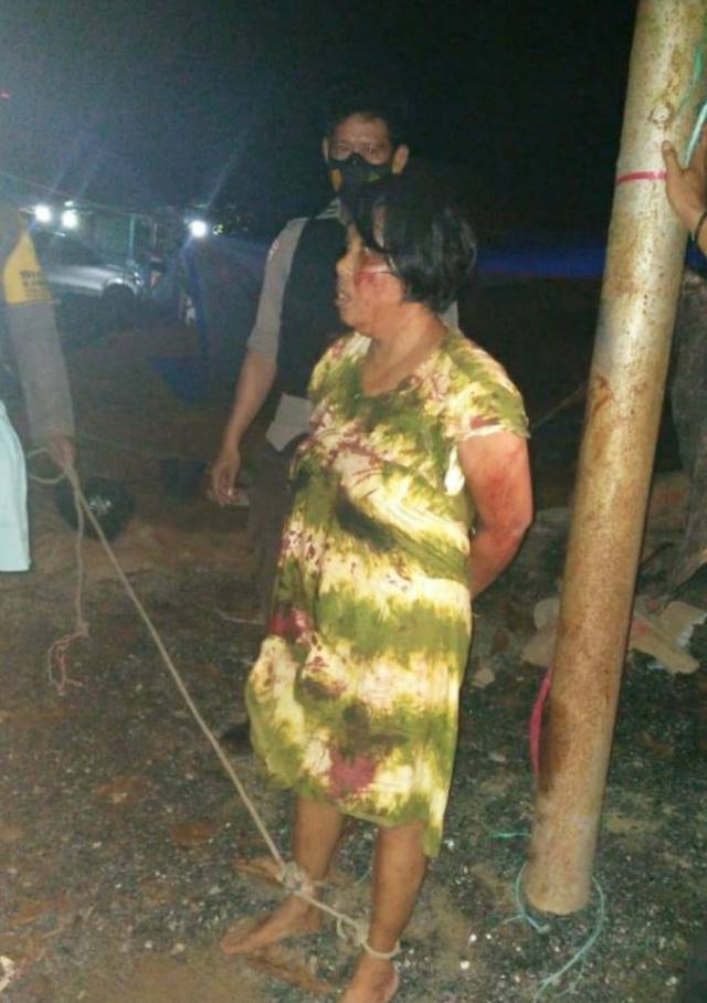 DIAMANKAN: Acil MH terpaksa diikat setelah mengamuk dan melukai anak dan suaminya dengan sebilah parang.