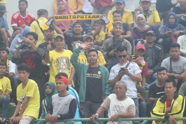 RESPONS: Sejumlah pihak memberikan tanggapannya terkat ditundanya kick off Liga 1, kebanyakan dari mereka menyayangkan keputusan tersebut.