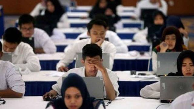 UJIAN DASAR: Pelaksanaan tes seleksi kemampuan dasar (SKD) bagi pelamar CPNS. Pelaksanaan tes SKD tahun ini lebih lama. | FTO: DOK/JPG